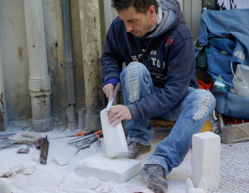 tailleur-ST CYR SUR MER-min_artisan_stonecutter_sculpture-1085967